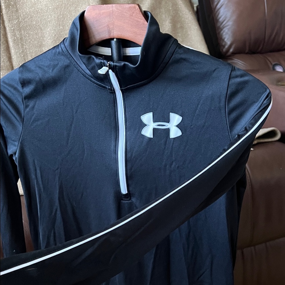 Under Armour black and white quarter zip